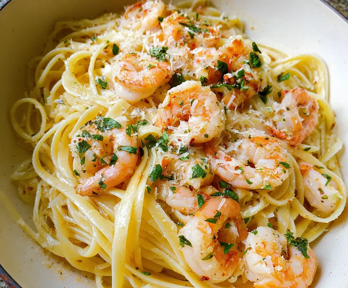 Delicious linguine shrimp scampi served with garlic and herbs, perfect for dinner.